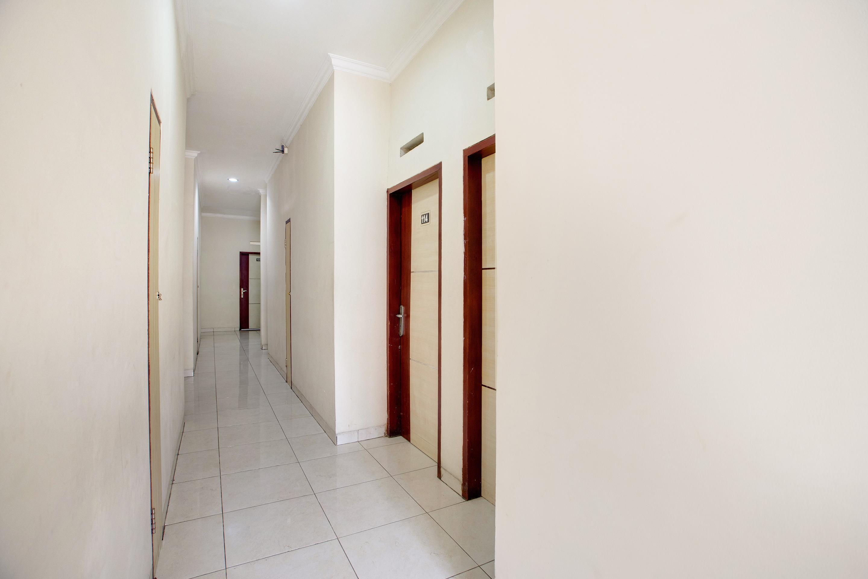 Reddoorz @ Hotel Arimbi Dewi Sartika Baru Бандунг Екстер'єр фото